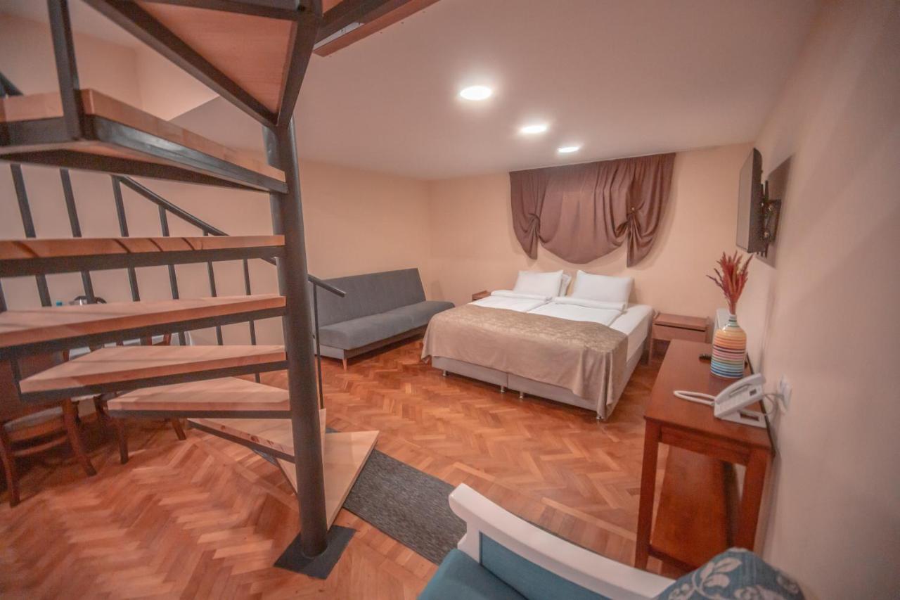 Hotel Banovani Τυφλίδα Εξωτερικό φωτογραφία