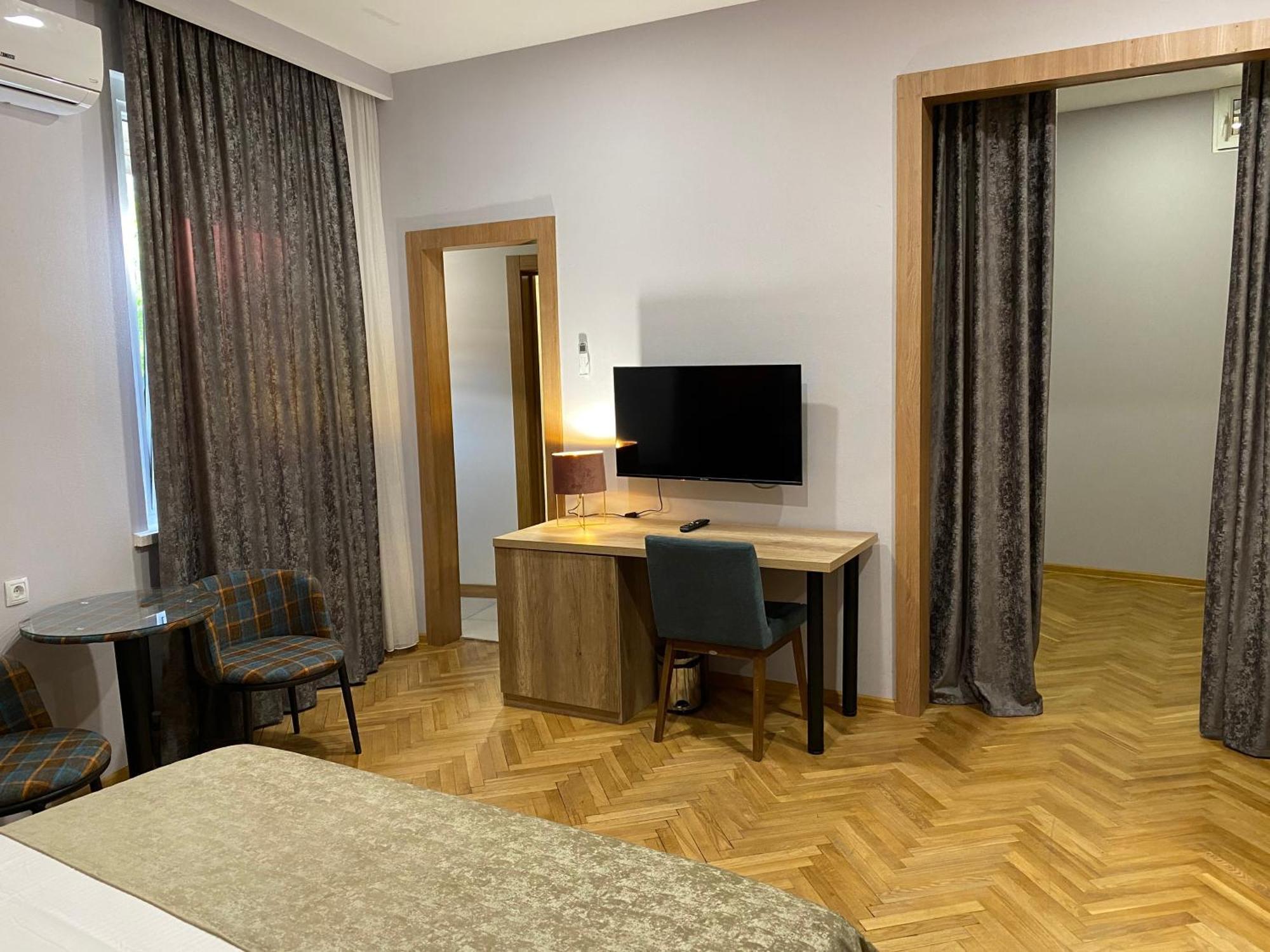 Hotel Banovani Τυφλίδα Εξωτερικό φωτογραφία